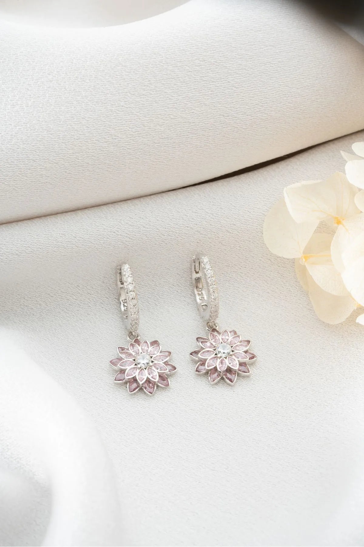 Pink Lotus Oorbellen – 925 Zilver & Zirkonia