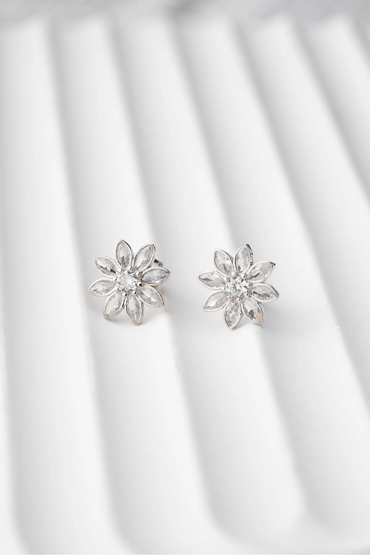 Lotus Shine Oorbellen – 925 Zilver