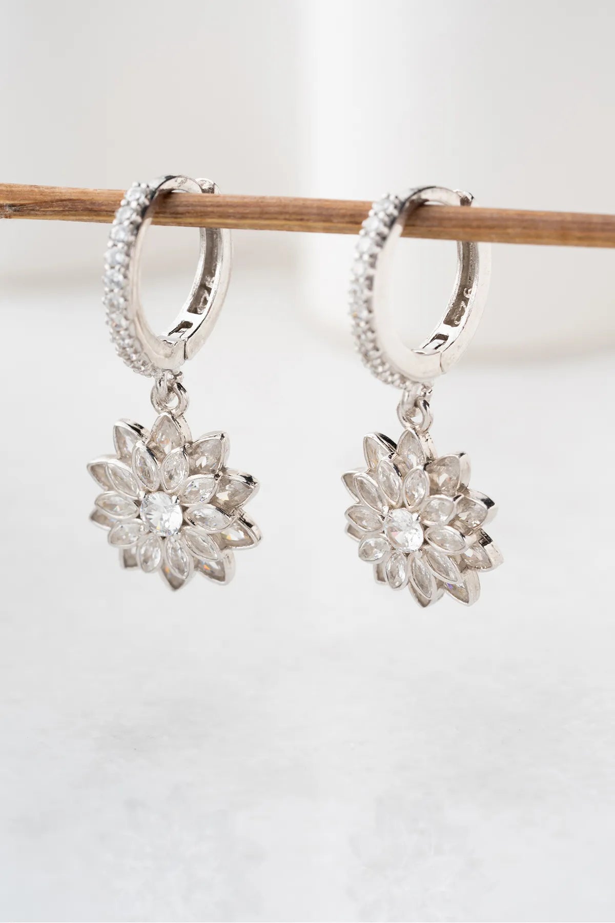 Lotus Elegance Oorbellen – 925 Zilver & Zirkonia