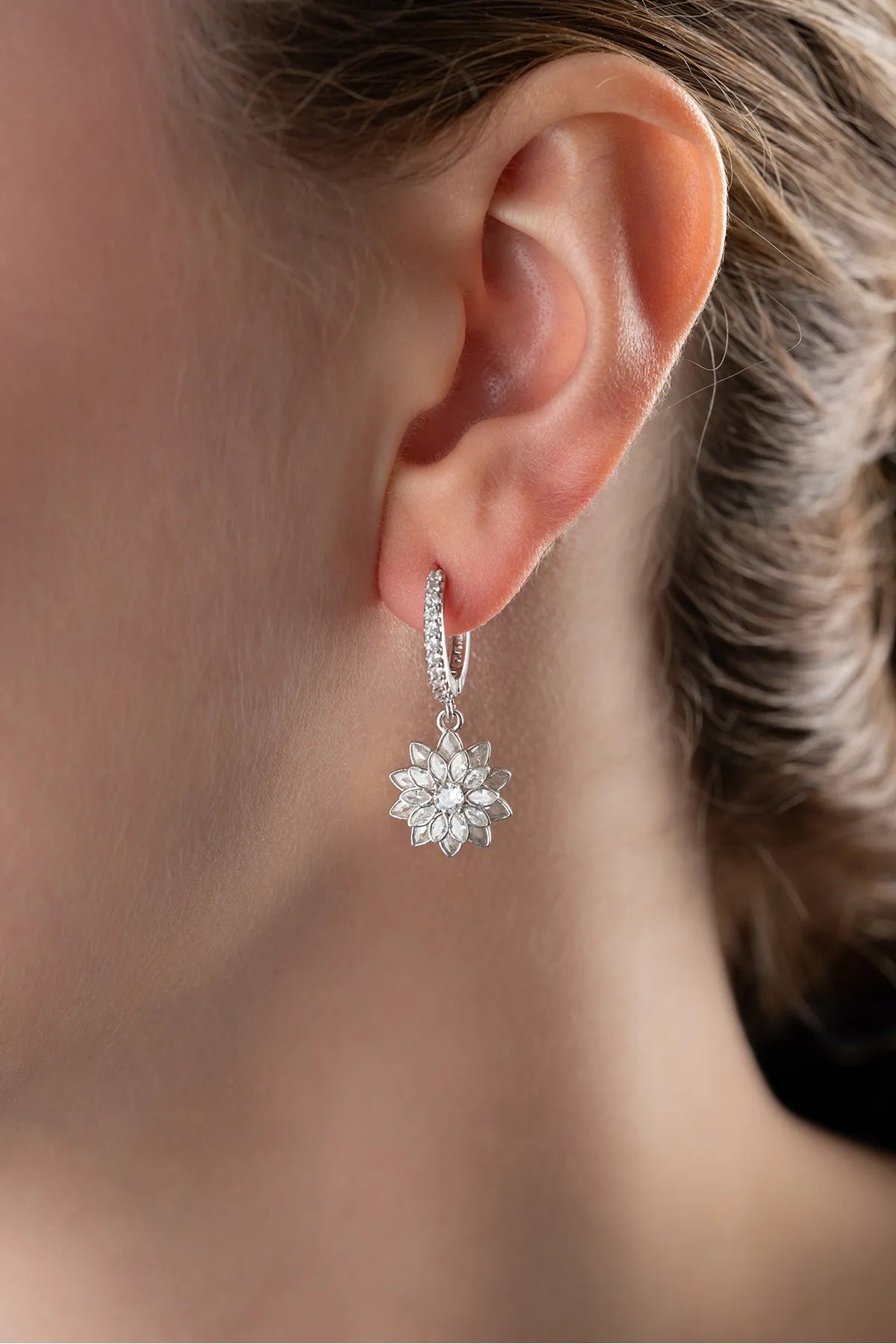 Lotus Elegance Oorbellen – 925 Zilver & Zirkonia