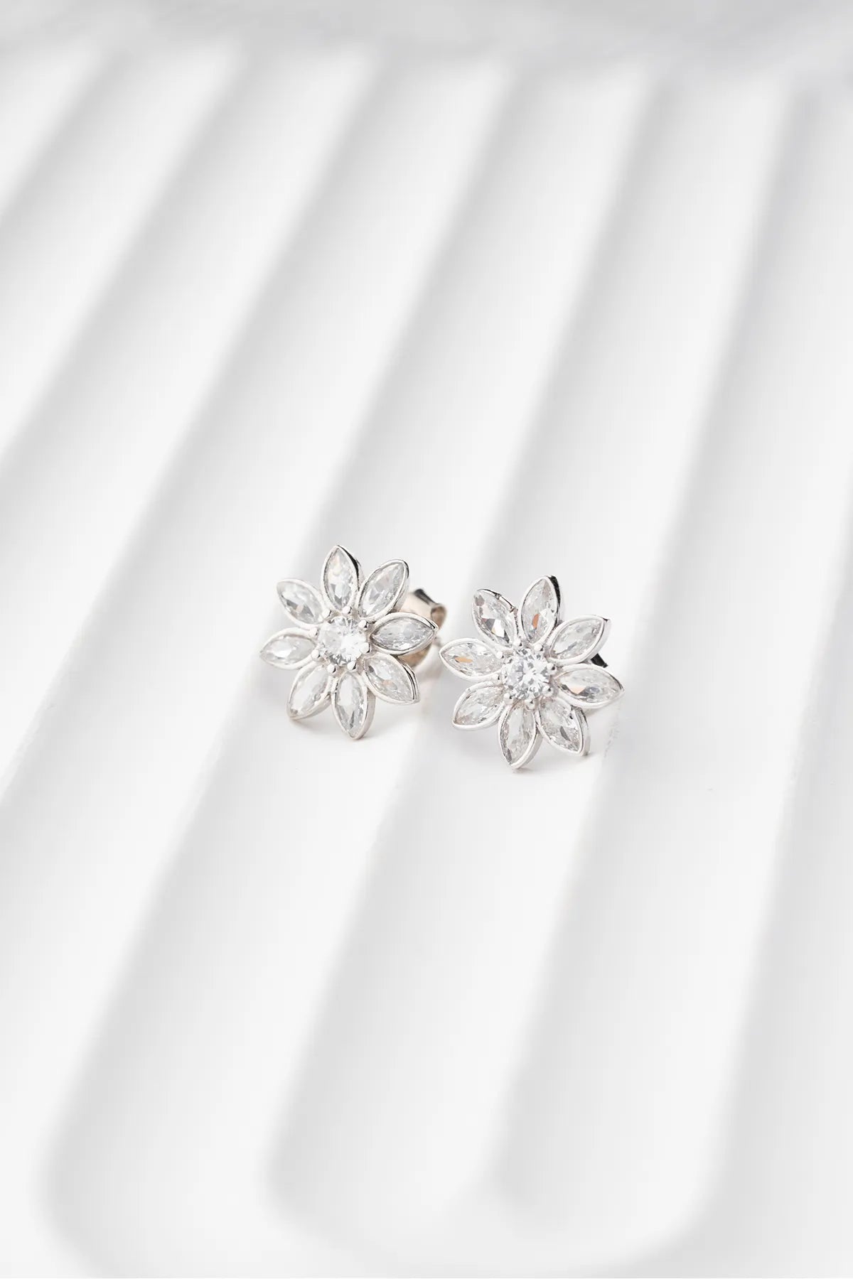 Lotus Shine Oorbellen – 925 Zilver