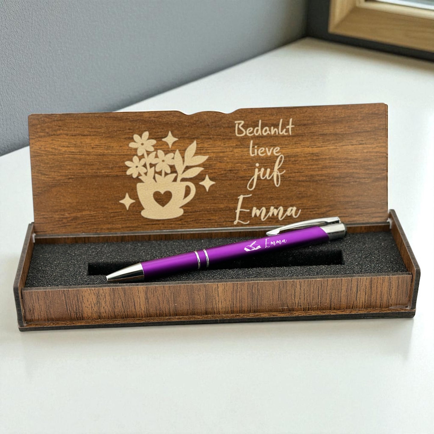 Gepersonaliseerde balpen met gegraveerde houten doos voor juf of meester