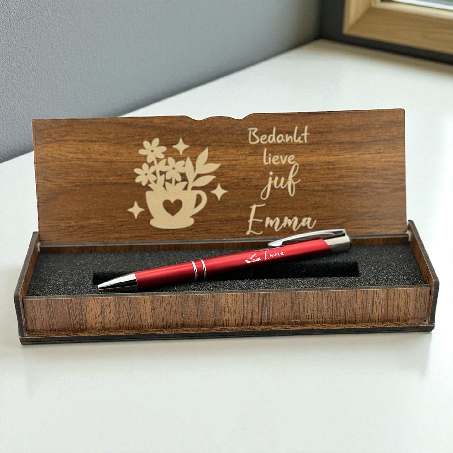 Gepersonaliseerde balpen met gegraveerde houten doos voor juf of meester