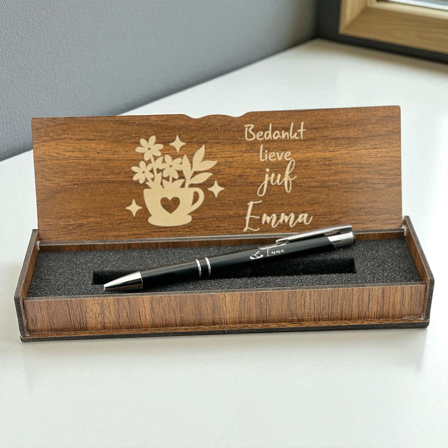 Gepersonaliseerde balpen met gegraveerde houten doos voor juf of meester
