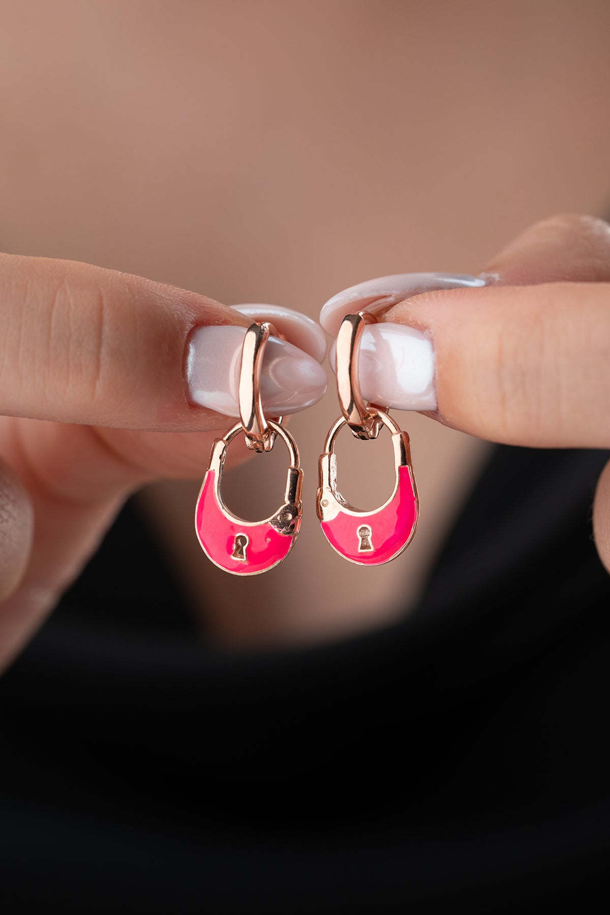 KeyLock Oorbellen – 925 Sterling Zilver met Slot‑Hangertje