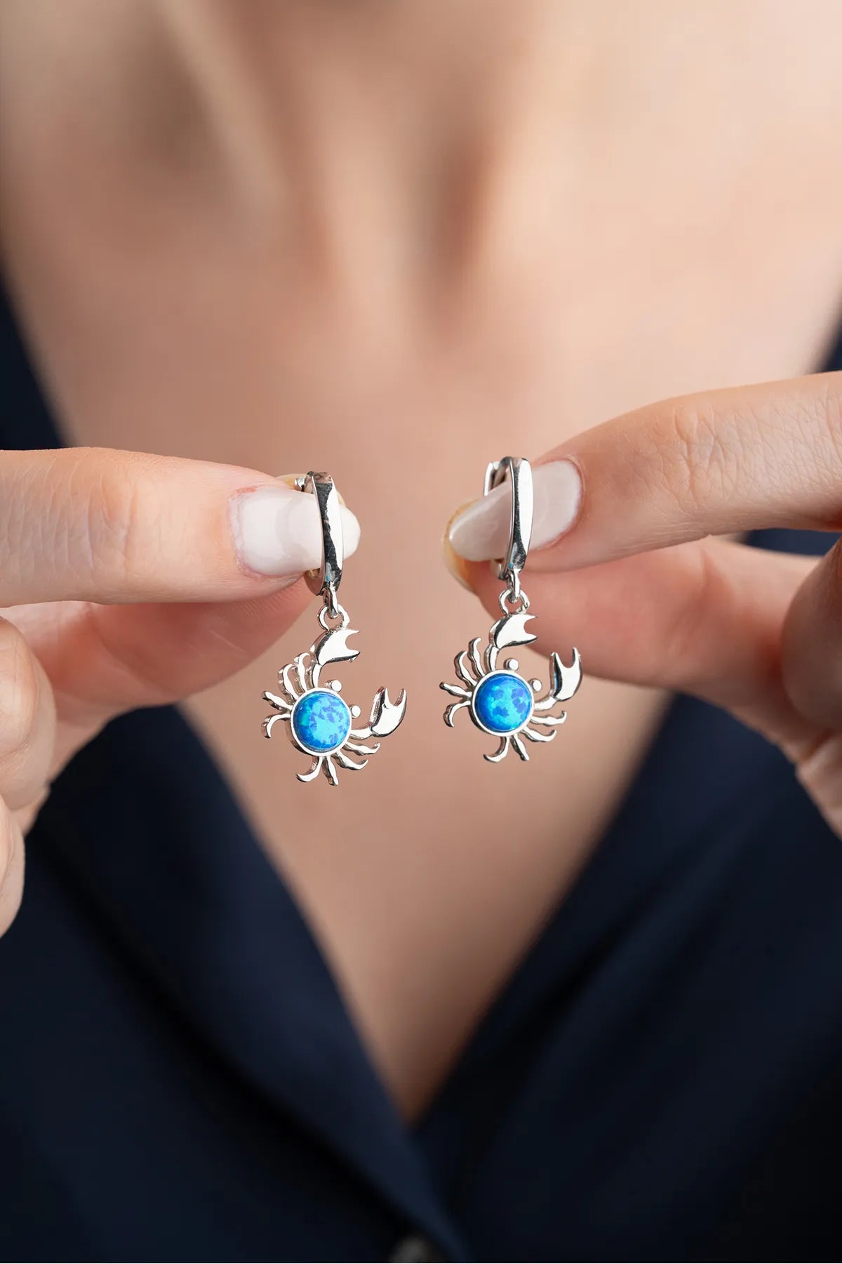 925 Sterling Zilveren Oorbellen – Kreeft Design met Blauwe Steen