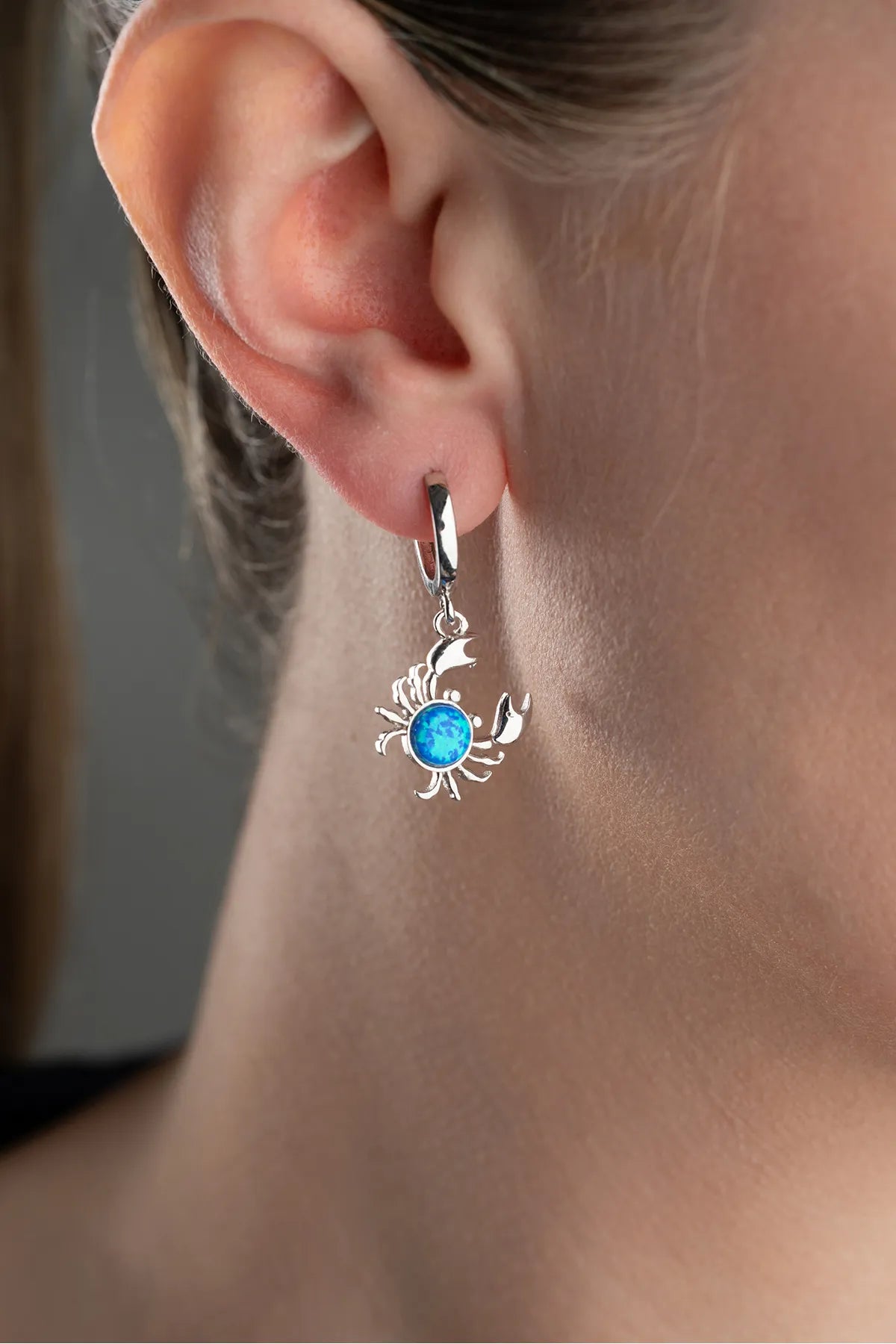925 Sterling Zilveren Oorbellen – Kreeft Design met Blauwe Steen