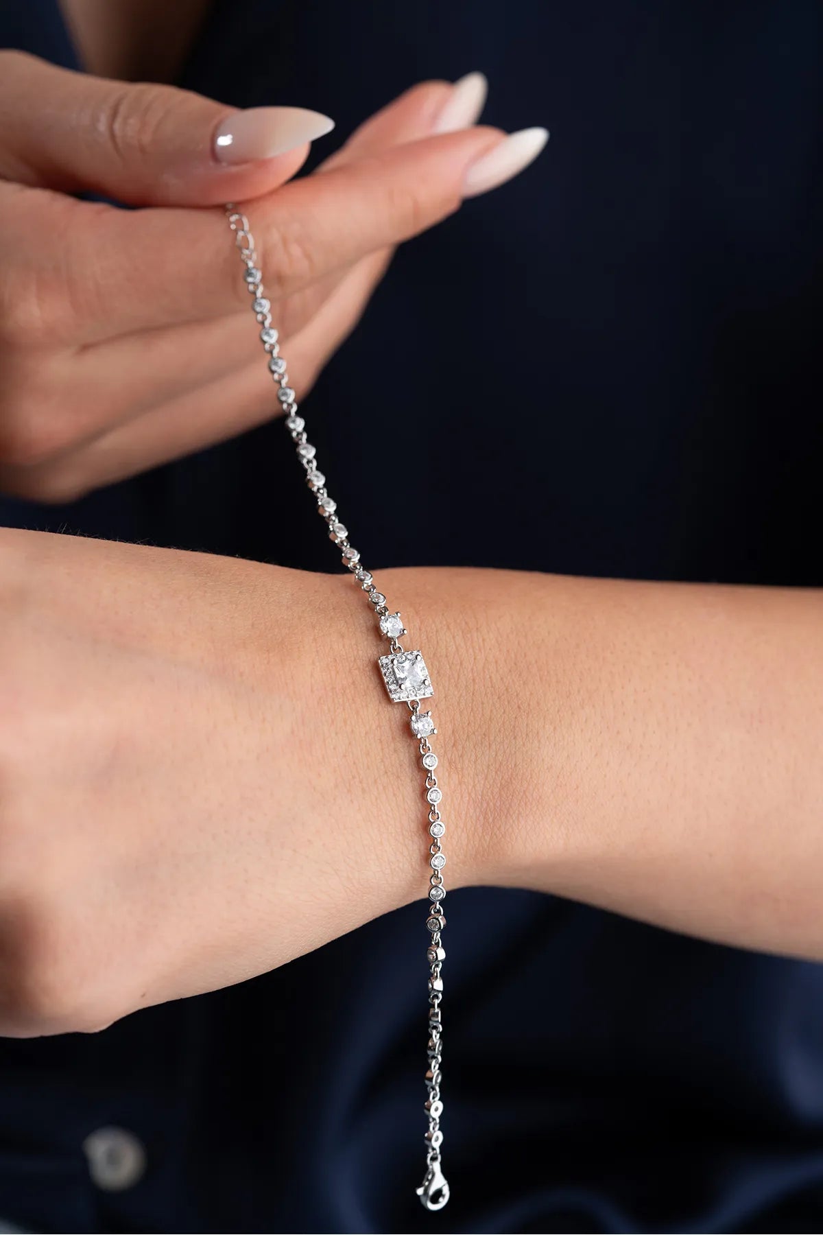 925 Sterling Zilveren Armband met Vierkante Steen en Pavé Design