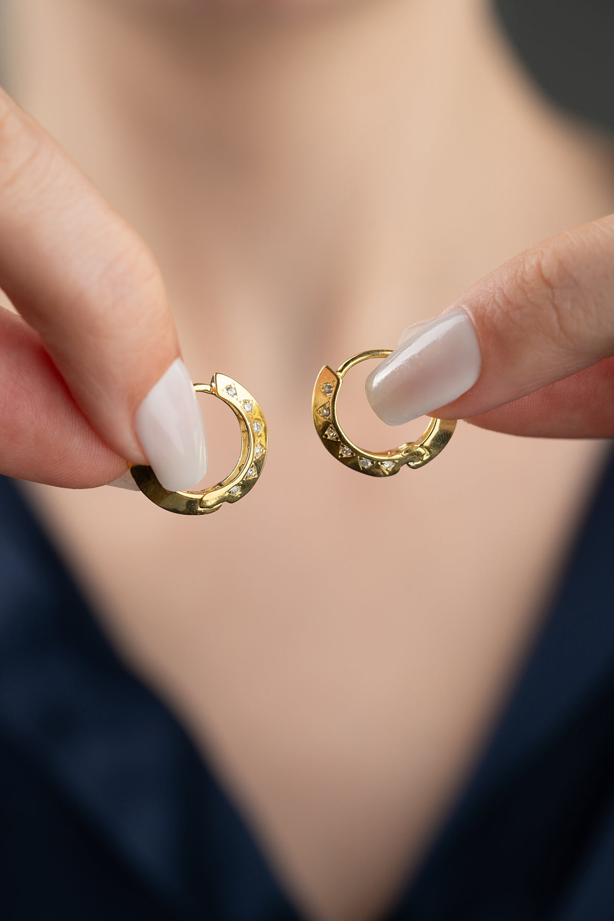 Sparkle Hoops – Driehoek Steentjes Oorringen | Zilver & Verguld