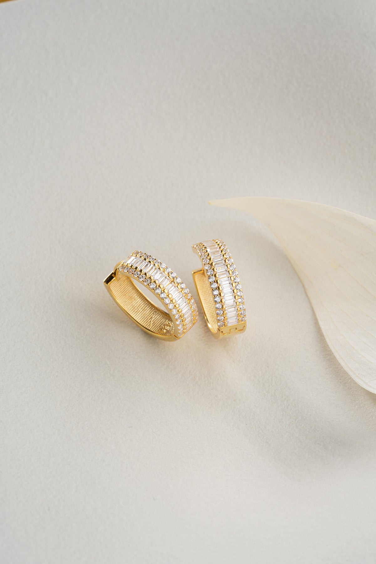 Baguette Glow – Elegante Oorringen met Baguette Steentjes