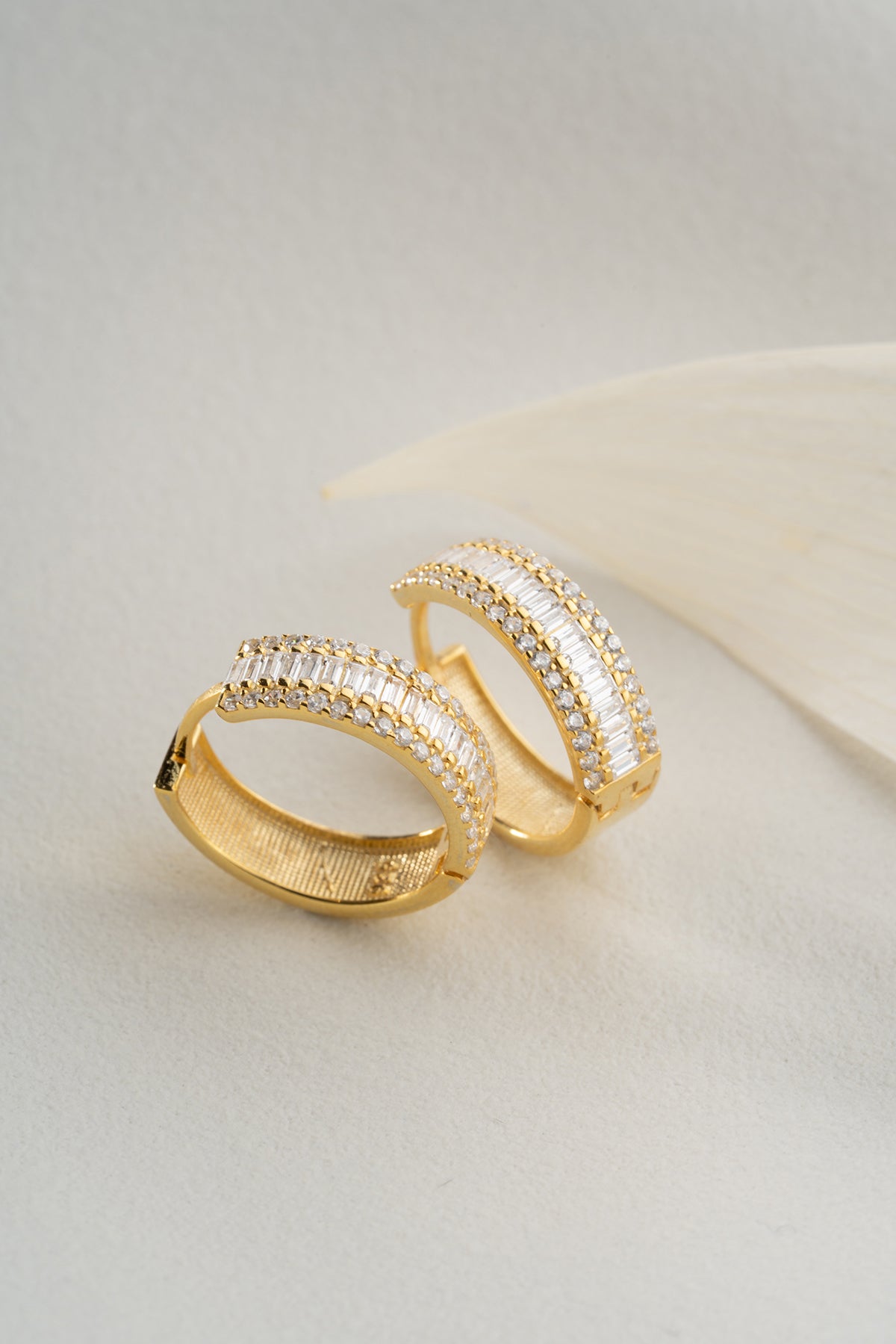 Baguette Glow – Elegante Oorringen met Baguette Steentjes